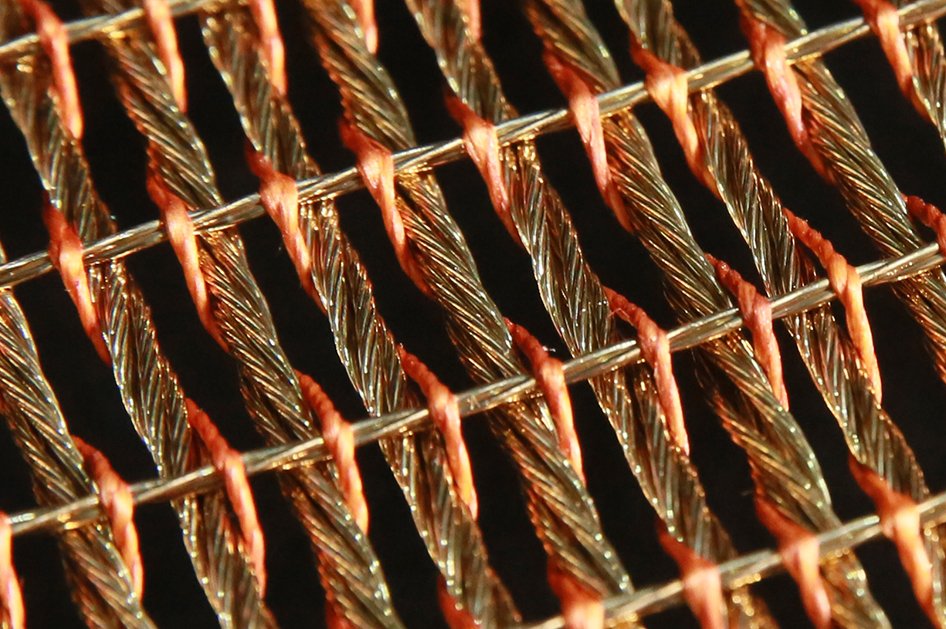 Single layer straight warp and straight weft steel cord fabric with core