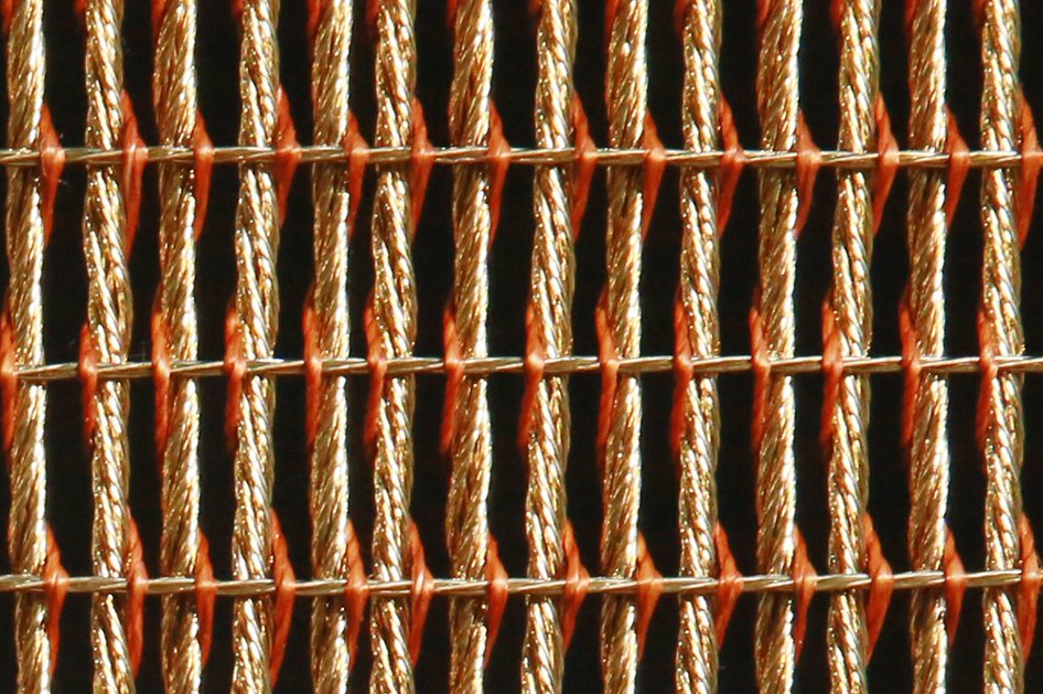 Single layer straight warp and straight weft steel cord fabric with core